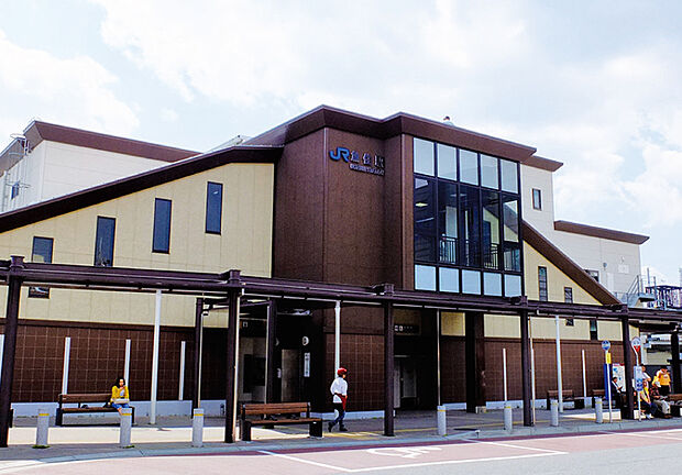 【JR魚住駅まで徒歩9分～10分】駅近立地ならではの、ゆとりある新生活を。JR山陽本線の快速列車で、三ノ宮や大阪など、都心へラクラク移動！国道2号線も間近に捉え、主要幹線道路での車移動も便利です。