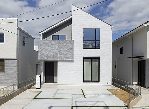 【当社施工例】近隣モデルハウス公開中。畳リビングやお料理が楽しくなるII型キッチンなど、居心地良さにこだわりのデザインをご体感いただけます。/建物価格2761.1万円、建物面積96.47m2、3LDK