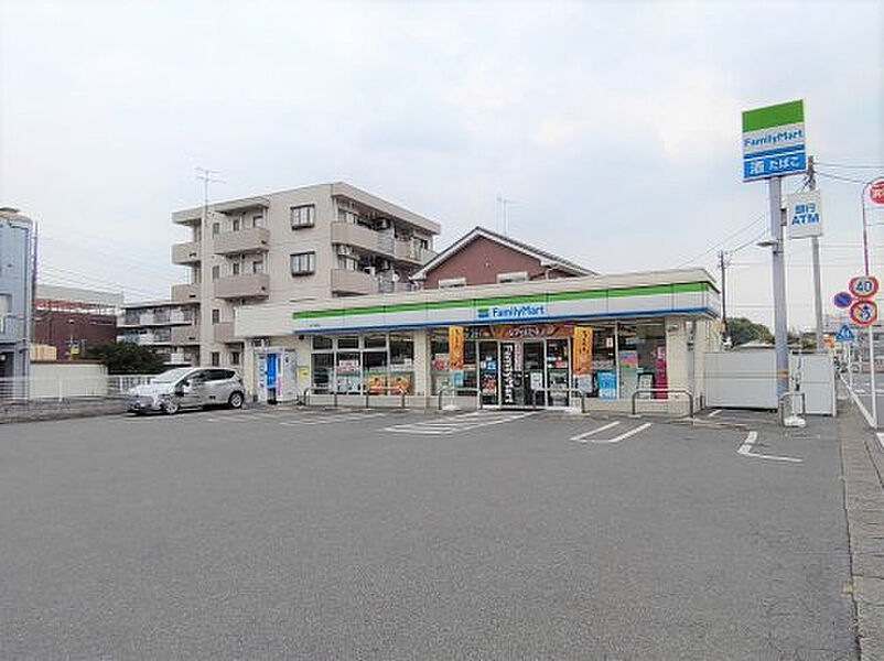 ファミリーマート 坂戸南町店　～徒歩5分