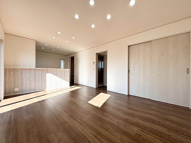 【B号棟:LDK】16帖の開放感のあるLDK。