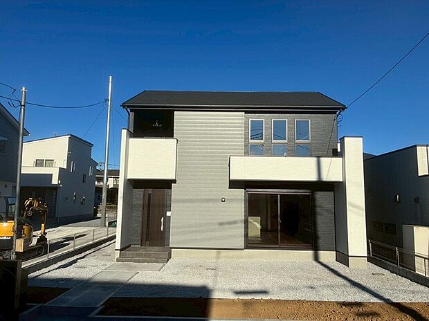 4号棟：外観（外構工事中）　