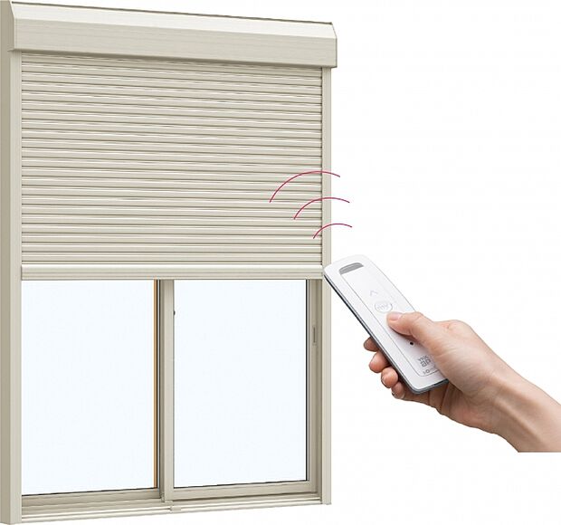 【電動シャッター（ YKK AP）】利便性とメンテナンス性の向上により、ますます使いやすくなった電動の「リモコンシャッター」。窓を閉めたまま室内からボタン１つで簡単に静かに開閉し、不快な外気や虫も入らず快適です。また、自然災害や防犯への対策としても効果的で安心です。
指先一つで動かすシャッターが、窓辺の暮らしをワンランクアップします。