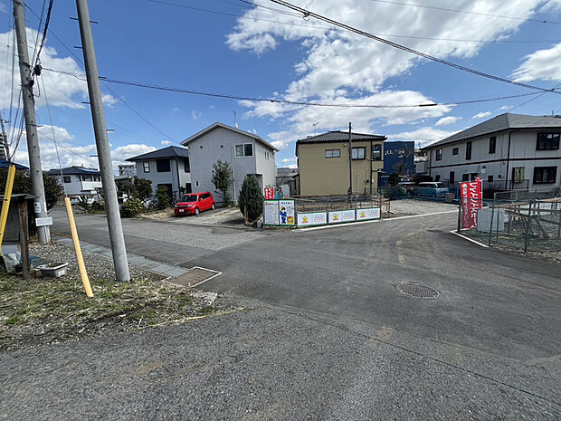 【【現地前面道路】】北側6.0ｍ公道。JR東北本線「宇都宮」駅まで徒歩15分の、宇都宮市中央部エリア今泉町に立地しています。