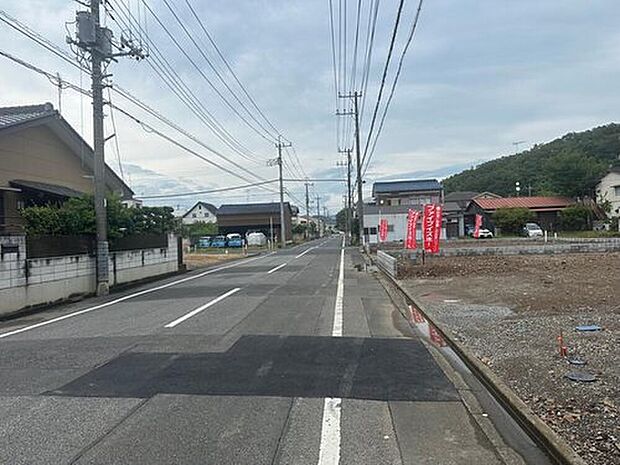【【前面道路】】西側幅員9.0ｍとゆとりある幅の前面道路に接道しています。