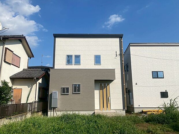 【3号棟 外観】太陽光発電システム搭載