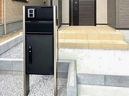 【宅配ボックス搭載門柱：フレムスLight（三協アルミ）】