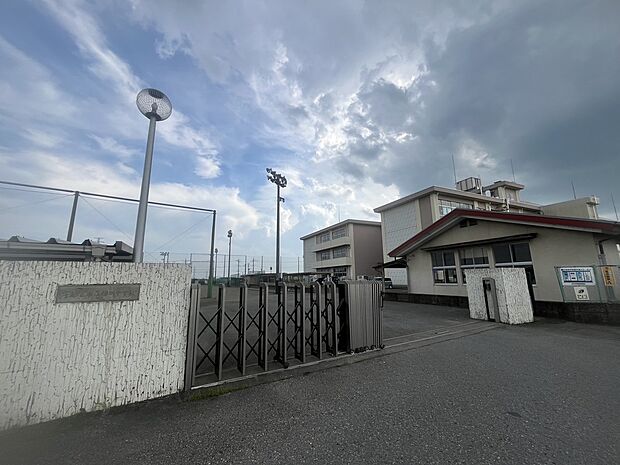 宇都宮市立横川中学校(約3,100m)