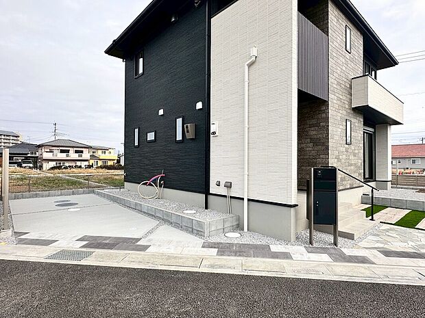 【【駐車スペース】】カースペース3台分ございます。