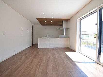 【1号棟：リビング】