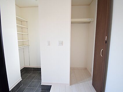 【２号棟：土間収納】
