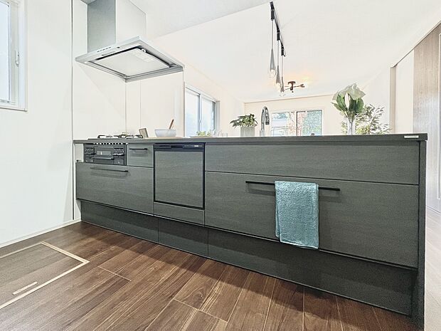 【内観プラン例】フラットキッチン※同仕様同形状 フルフラットの対面式キッチンはお子様の様子を見ながらお料理できます!