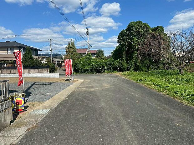 【【前面道路】】東側の道路です。幅員6.0ｍとゆとりがあり、お車の出し入れもスムーズに行えます！