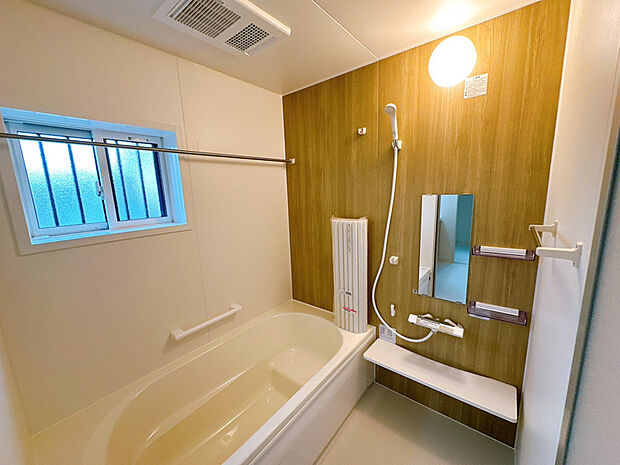 【【浴室】】お手入れのしやすさと使いやすさを追求したシステムバスルーム。浴室換気乾燥暖房機付きで雨の日や花粉の時期のお洗濯も快適です♪(2025年11月2日撮影)