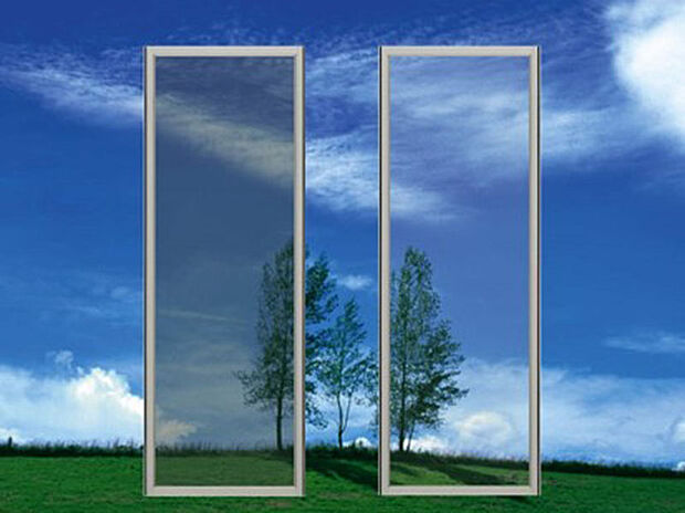 【【クリアネット網戸】】外の景色がクリアに見える網戸。細かい網目と細い糸で、防虫性に優れています。
糸と糸の交差部を融着する技術により、ほこりがすき間に入りにくく、眺望性を保ちます。