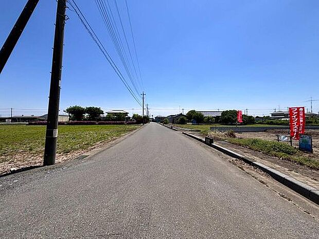 【【前面道路写真】】見晴らしの良い前面道路はゆとりある道幅です!(2025.5.5撮影)