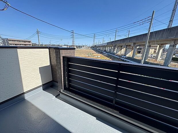 【【2号棟:バルコニー】】日当たりの良いバルコニーです。