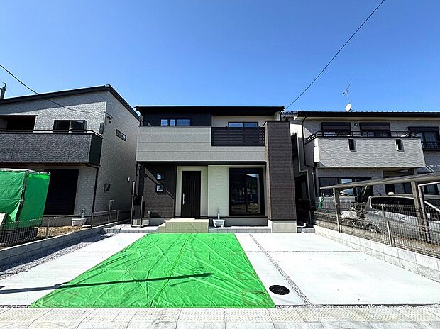 【【2号棟:外観写真(2)】】日当たりの良い立地です。