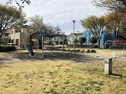 万吉石田公園 約900m(徒歩約12分)