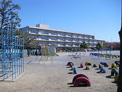 上柴東小学校 約950m(徒歩約12分)