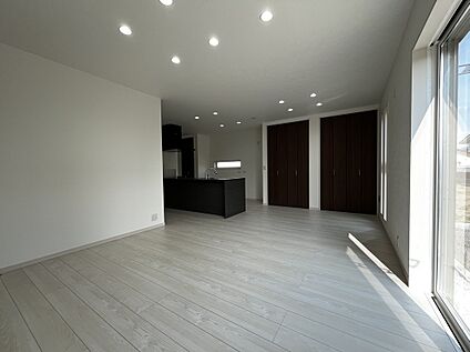 【2号棟 LDK 】