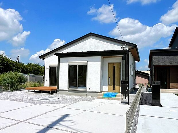 【【1号棟 外観写真(2)】】日当たりの良い平屋戸建。
