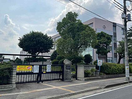 北本中学校 約　1800m(約　徒歩23分)