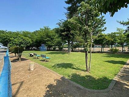 妻沼運動公園 約2,060m(徒歩約26分)
