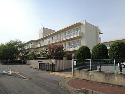 行田市立桜ヶ丘小学校 約540m～560m(徒歩約7分)
