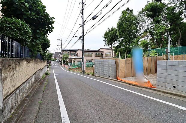 広々とした前面道路♪お車の出し入れもラクラク!