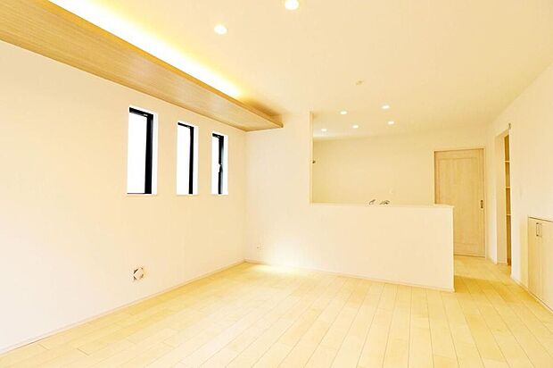 ~Living Room~キッチンと洗面所が近くにあるので、洗濯物を洗っているうちにご飯の下ごしらえなどの「ながら家事」がしやすいレイアウト♪