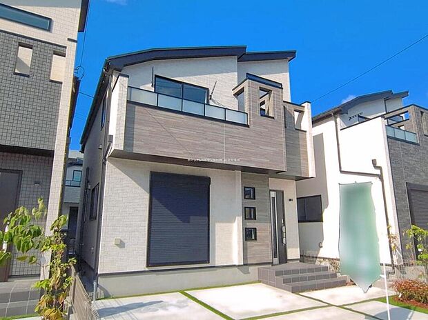 洗練されたデザインのお洒落なお住まい♪ゆとりの広さを誇る魅力あふれる邸宅の完成です。
