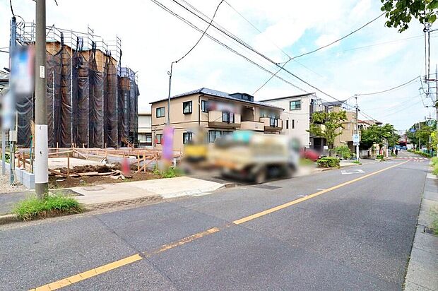 陽当りの良い南東道路に面したお住まい♪道路幅11mで開放感たっぷり♪