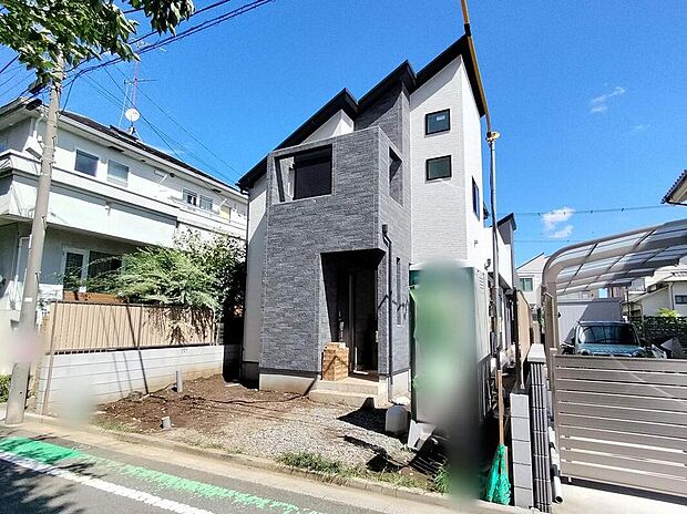 堂々完成しました!西武新宿線「鷺ノ宮」駅徒歩11分、JR中央線「阿佐ヶ谷」駅徒歩19分と2路線2駅利用可の恵まれたロケーション♪白鷺ふれあい公園至近の緑豊かな住環境です。
