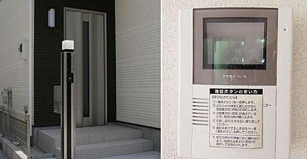 【カラーモニター付きハンズフリーインターフォン】玄関の子機にカメラが付いており、来訪者の顔を確認できるため、音声だけの対応とは安心感が違います。また、ハンズフリー通話で受話器を持つわずらわしさを解消できます。