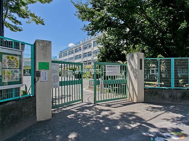 杉並区立四宮小学校(約400m)