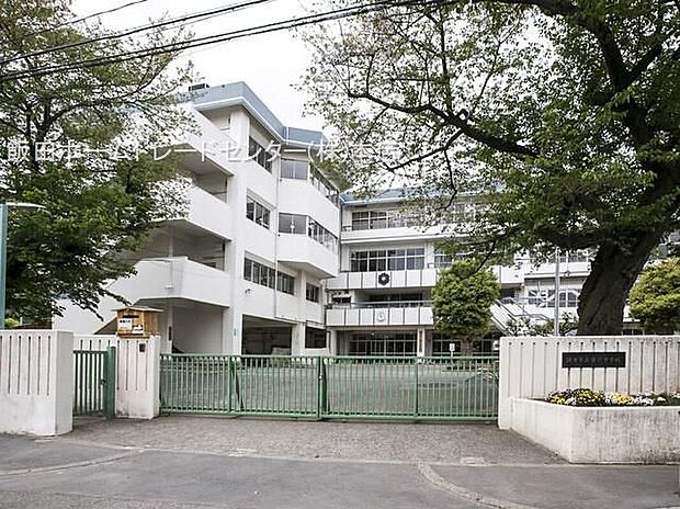 調布市立第六中学校(約720m)