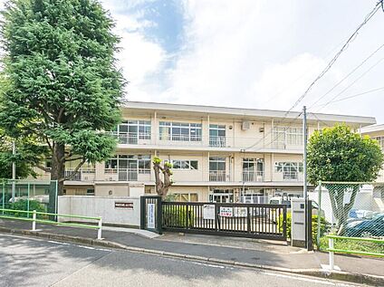調布市立緑ケ丘小学校 750m(徒歩10分)
