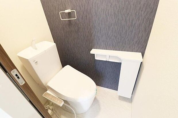 【トイレ】トイレスペースが1・2階にございますので、朝の混雑時に家族が分散して使用できます。またゲスト用・家族用と分けることも出来ますよ。