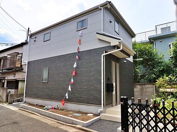 【現地外観写真】堂々完成しました!「大泉学園」駅徒歩12分♪公園至近、緑に溢れ潤いに満ちた街並みで、安らぎとゆとりを実感できる住環境です。