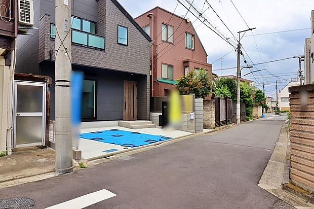 【前面道路含む現地写真】開放感のある前面道路♪南東側で陽当たり良好です!