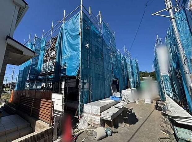 【現地外観写真】11月完成予定です!「成城学園前」駅徒歩15分、「喜多見」駅徒歩16分と2駅利用可の恵まれたロケーション♪次太夫堀公園至近の緑豊かな住環境です!