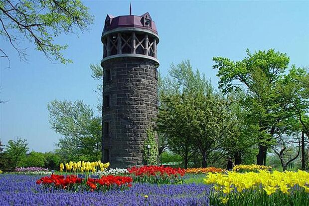 百合が原公園、徒歩約1分(約40ｍ)