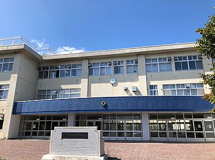 篠路西中学校 約2450m(徒歩約31分)