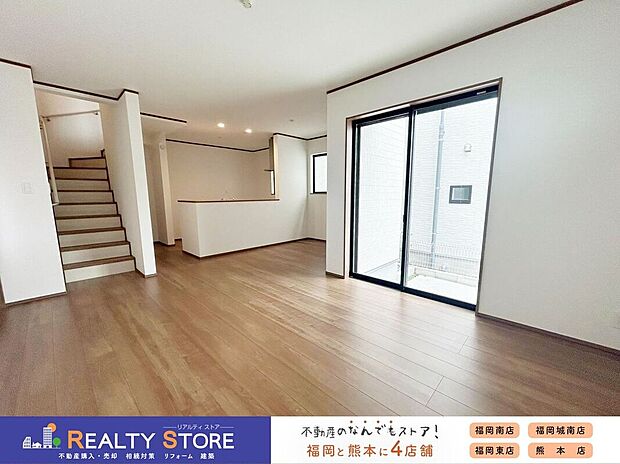 〈A号棟〉リビングからお互いの笑顔が見えるステキ空間♪新生活で家具やインテリア選びも楽しみの一つです♪