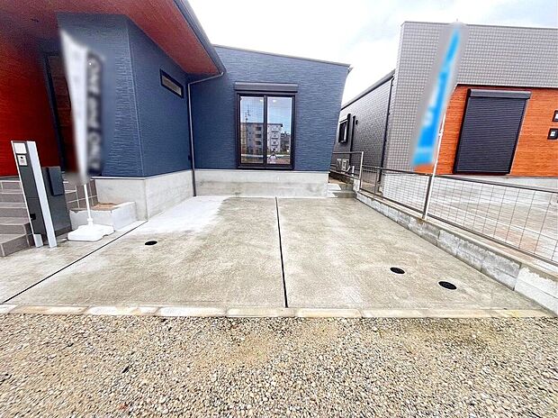 【駐車場】〈2号棟〉2台駐車可能なカースペース♪もちろん自転車置き場や物置場としても可♪