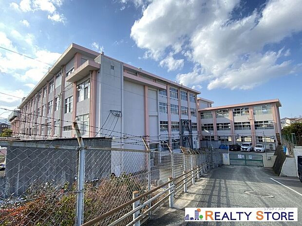 福岡市立東若久小学校（約650m）