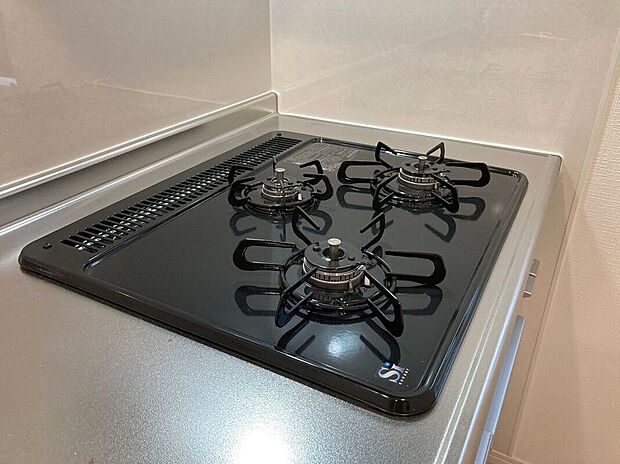 【その他設備】☆3口ガスコンロ☆火力にこだわるお料理上手な方も大満足の3口コンロです♪