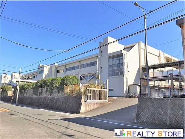 志免町立志免中央小学校(約600m)