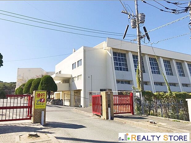 志免町立志免中学校(約350m)