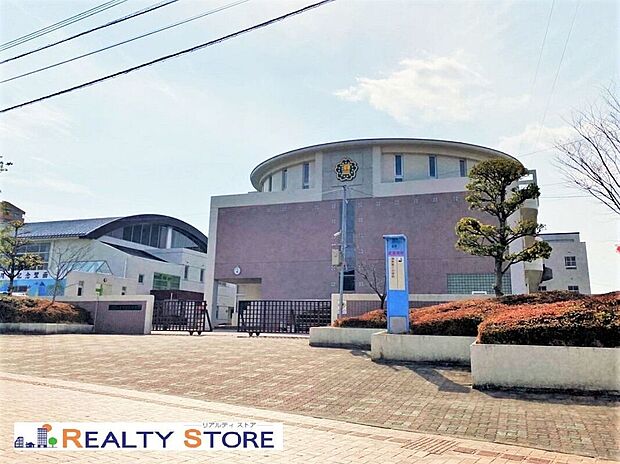 須恵町立須恵第三小学校（約950m）